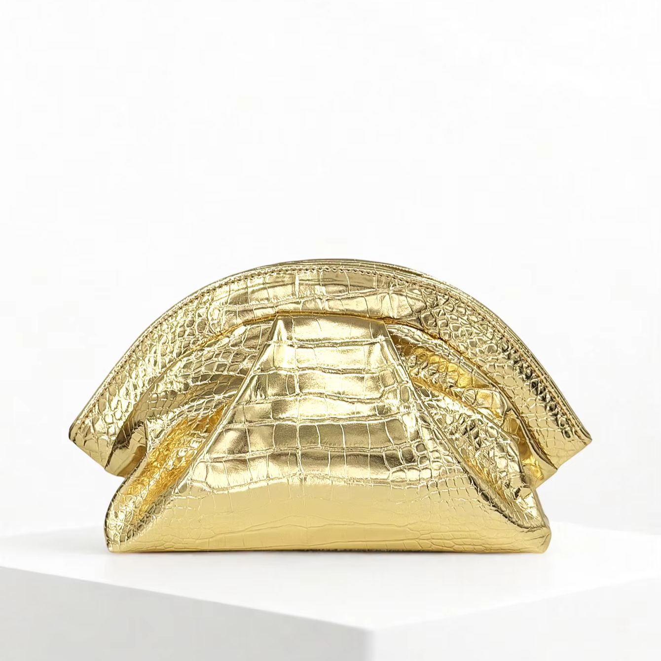 New Luxury Metallic Gold Croco - Unique Leather Work のレビューと価格