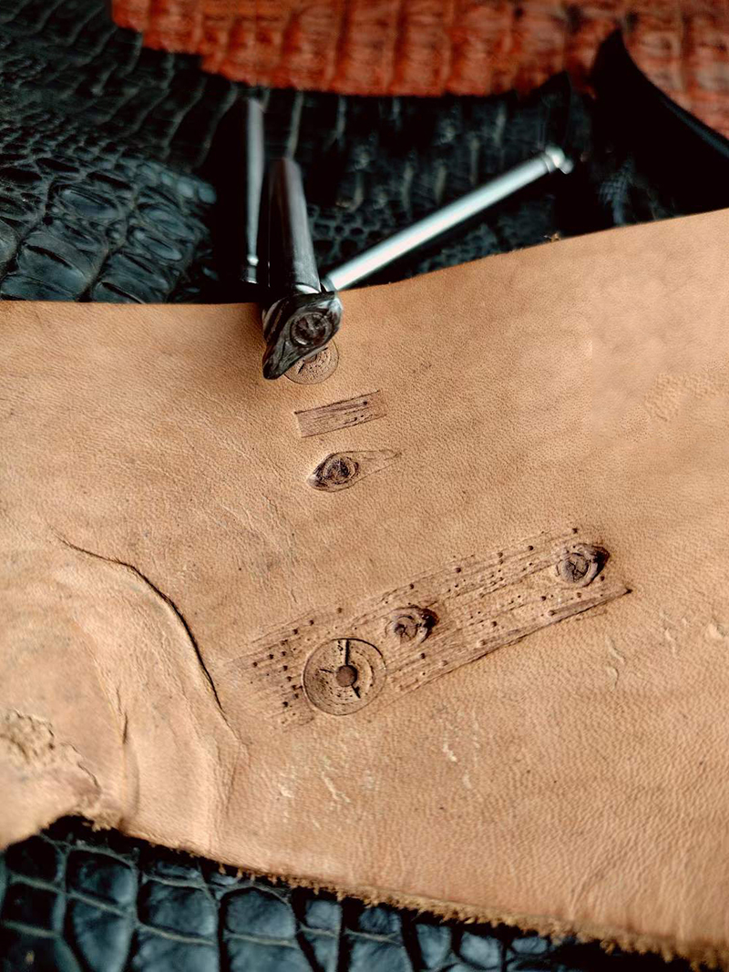 Wood Grain Timber Pattern Hand - Unique Leather Work のレビューと価格
