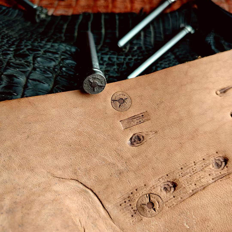 Wood Grain Timber Pattern Hand - Unique Leather Work のレビューと価格