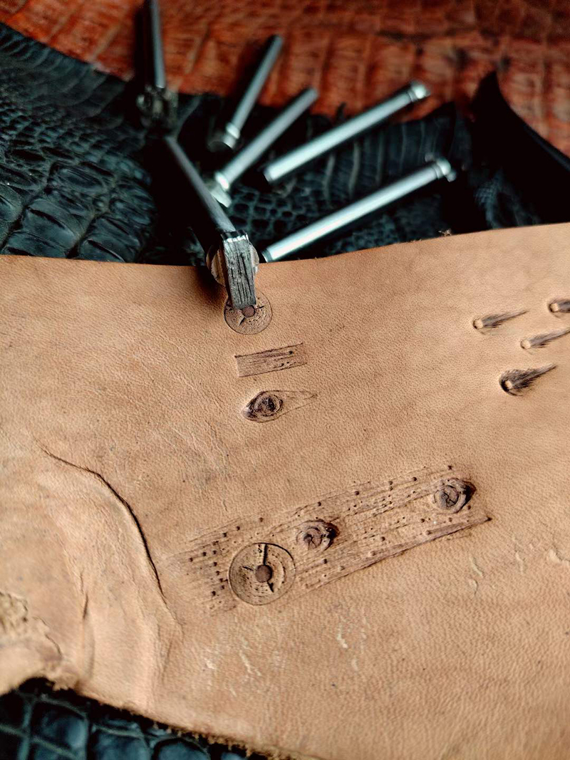 Wood Grain Timber Pattern Hand - Unique Leather Work のレビューと価格