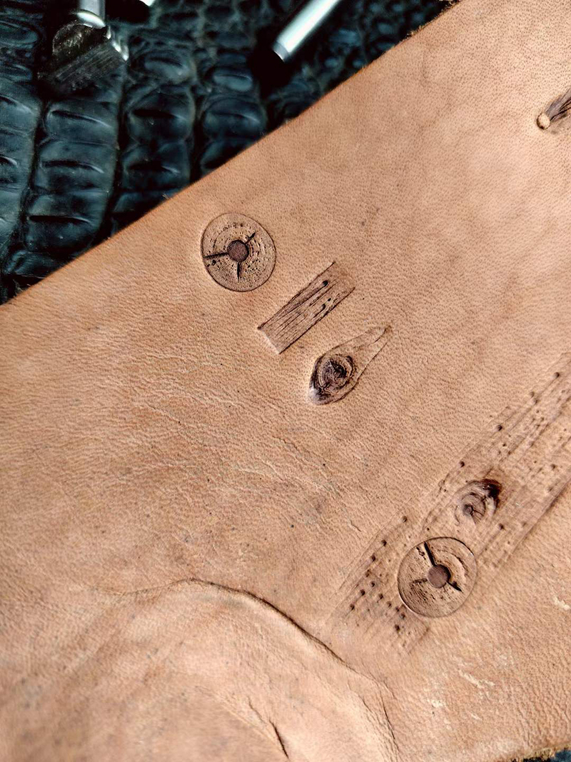 Wood Grain Timber Pattern Hand - Unique Leather Work のレビューと価格